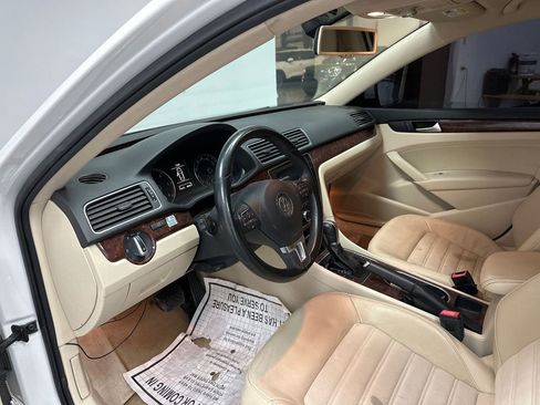 Used 2013 Volkswagen Passat TDI SEL Premium image 8