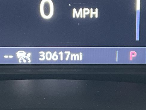 Used 2024 Buick Enclave Essence w/ Technology Package image 22