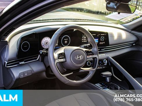 Used 2025 Hyundai Elantra SEL FWD image 20