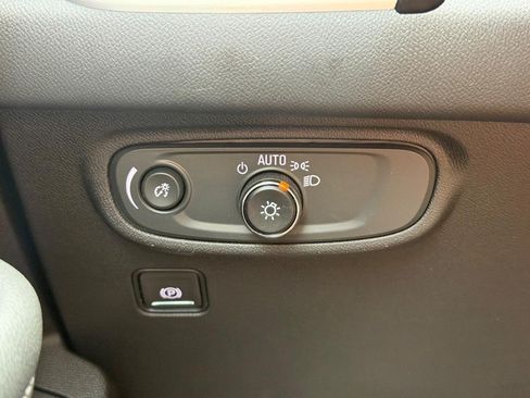 Used 2024 GMC Terrain SLE FWD image 15