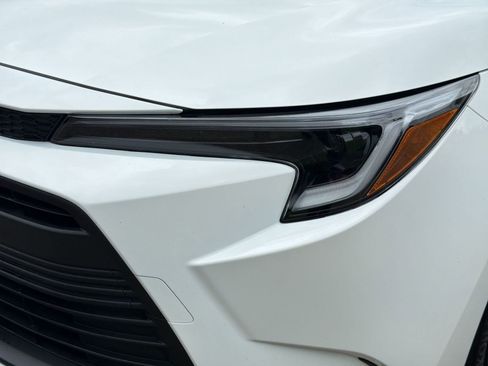 Used 2026 Toyota Corolla LE FWD image 11