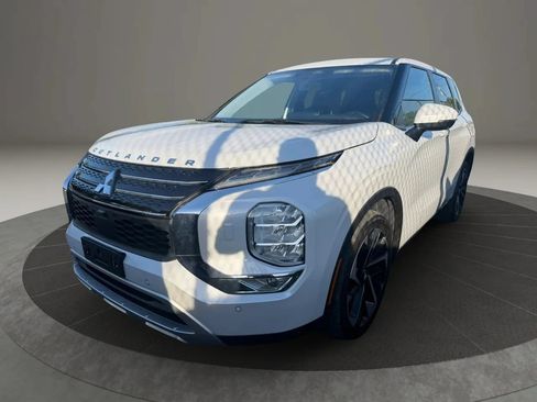 Used 2022 Mitsubishi Outlander SE AWD/4WD image 1