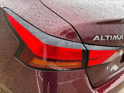 Used 2024 Nissan Altima 2.5 SV image 31