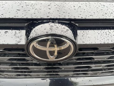 Used 2025 Toyota RAV4 XLE AWD/4WD image 4