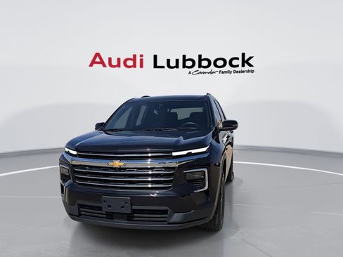 Used 2024 Chevrolet Traverse LT FWD image 3