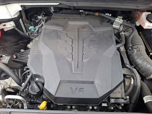 Used 2024 Kia Carnival EX image 28