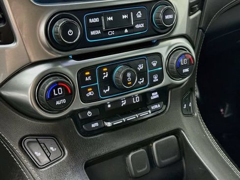 Used 2020 Chevrolet Suburban LT AWD/4WD image 16