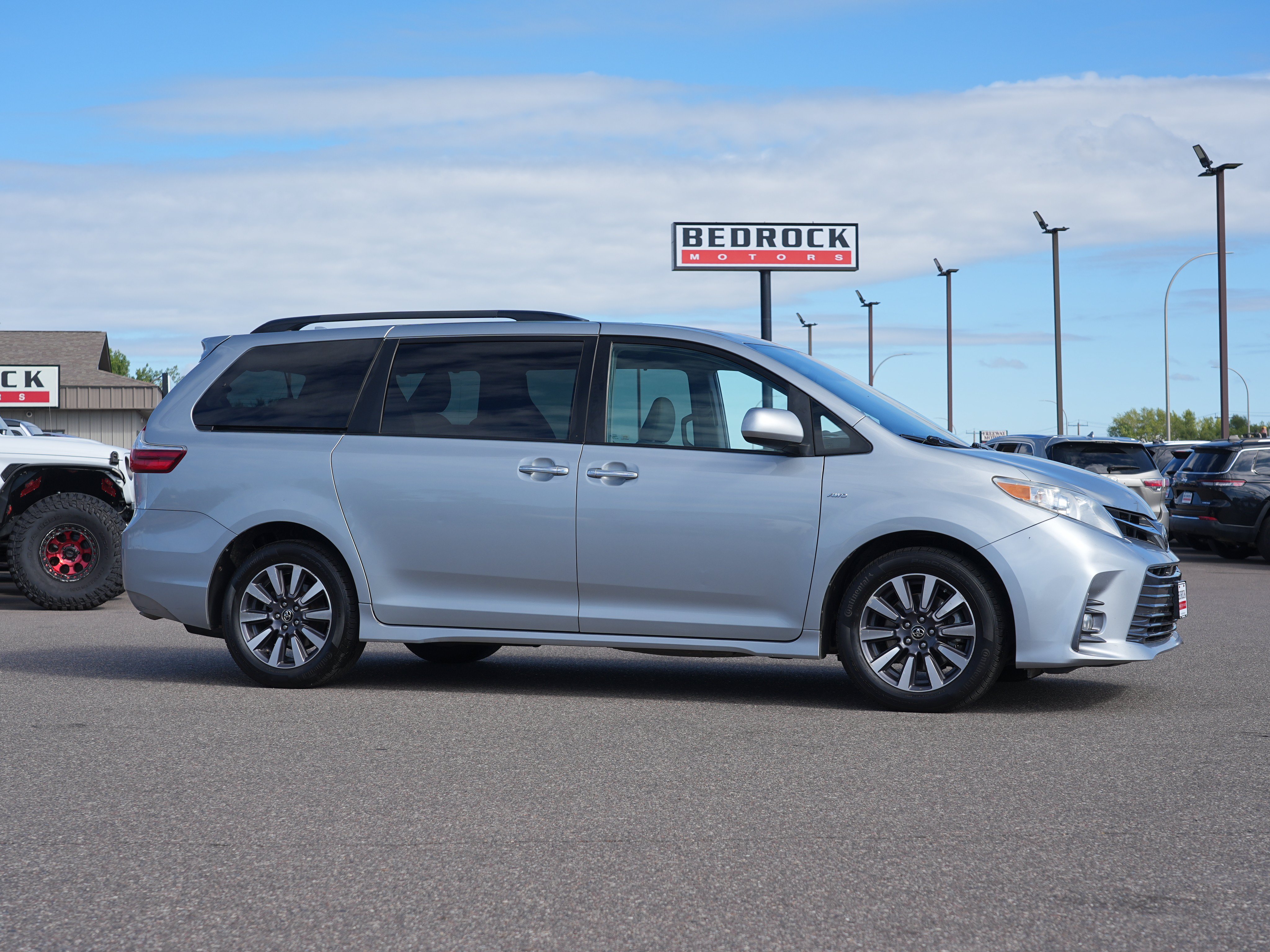 Used 2019 Toyota Sienna XLE Premium w/ Carpet Mat Package AWD/4WD image 2