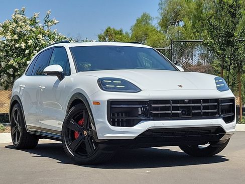 New 2025 Porsche Cayenne GTS AWD/4WD image 9