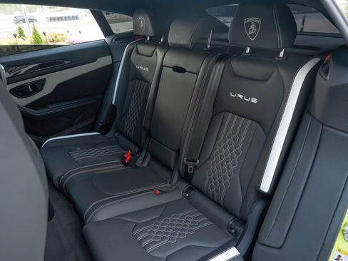 Used 2023 Lamborghini Urus S AWD/4WD image 10
