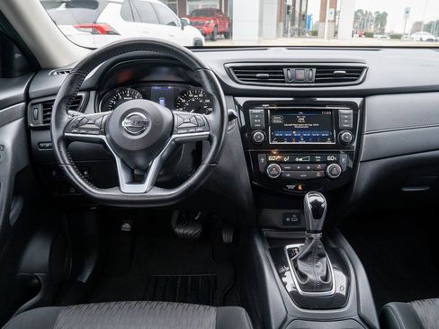 Used 2020 Nissan Rogue SV image 7