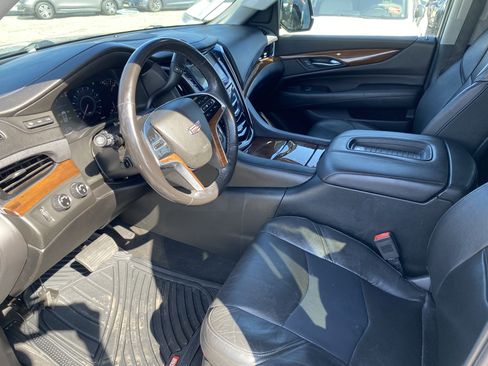 Used 2018 Cadillac Escalade Luxury image 11