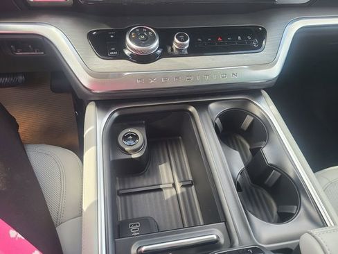 New 2026 Ford Expedition Max Platinum image 14