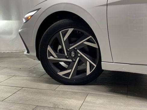 New 2025 Hyundai Elantra SEL image 32