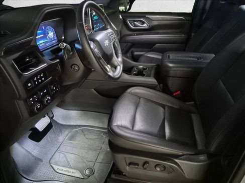 Used 2024 Chevrolet Suburban Z71 w/ Luxury Package AWD/4WD image 14