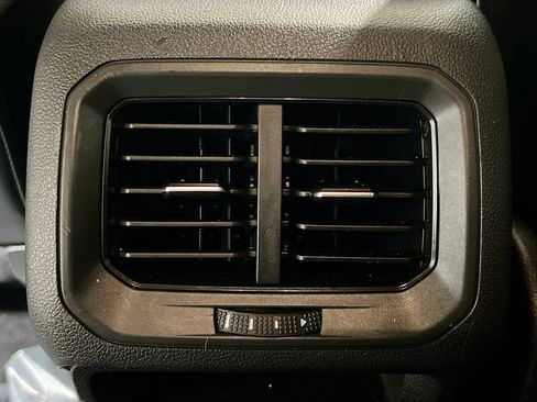Used 2019 Volkswagen Tiguan SE FWD image 16