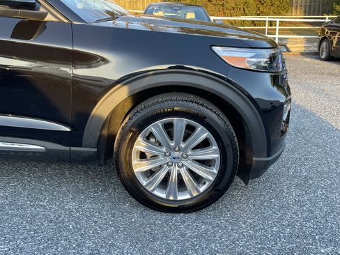 Used 2023 Ford Explorer Limited w/ Limited Technology Package image 4