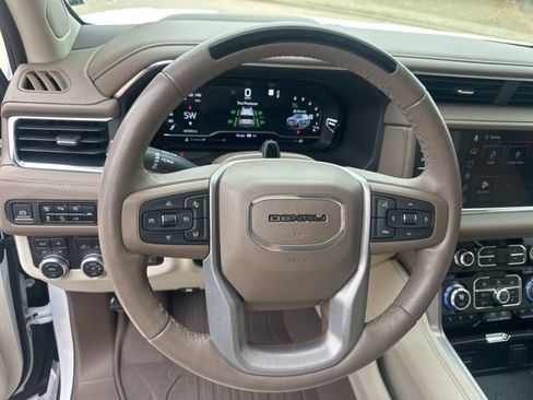 Used 2023 GMC Yukon Denali w/ Denali Reserve Package image 18