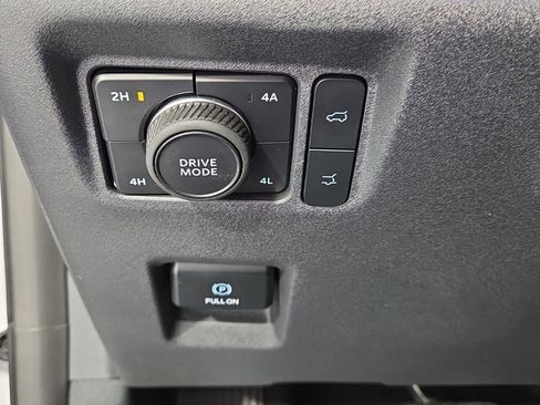 Used 2025 Ford Expedition Max Platinum AWD/4WD image 34