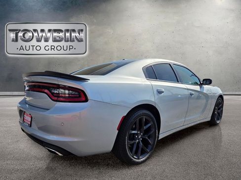 Used 2022 Dodge Charger SXT w/ Blacktop Package RWD image 4