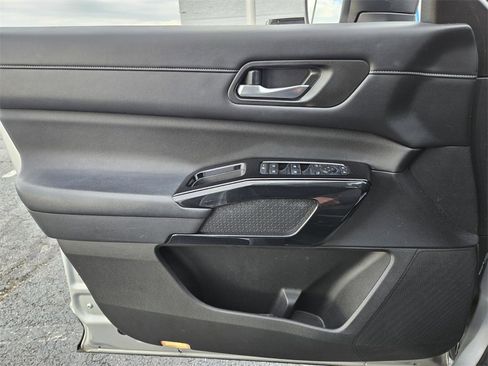 Used 2022 Nissan Pathfinder SV image 28