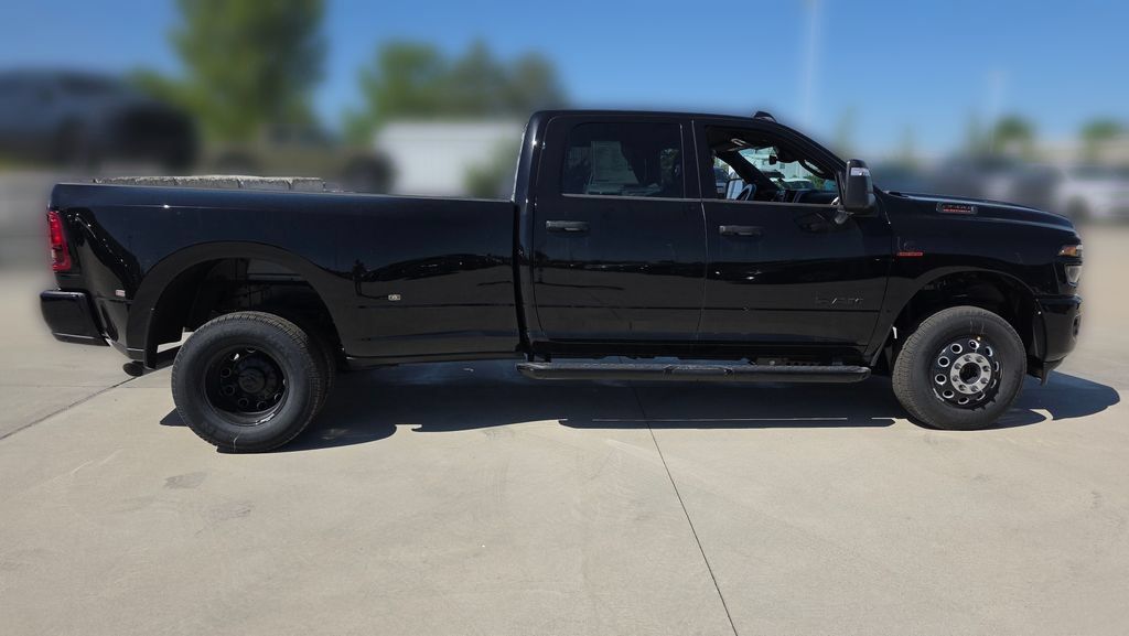 New 2026 RAM 3500 Big Horn AWD/4WD image 11