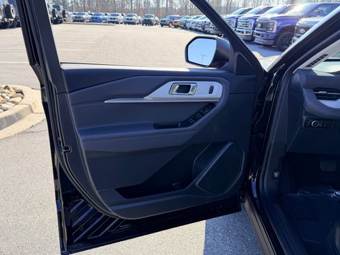 New 2026 Ford Explorer Active w/ Active Comfort Package image 16