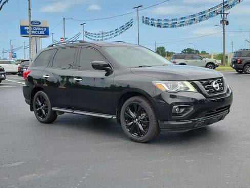 Used 2018 Nissan Pathfinder SL w/ Midnight Edition Package AWD/4WD image 2