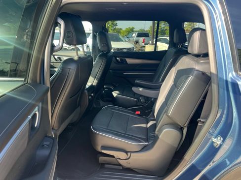 Used 2025 Buick Enclave Preferred FWD image 19