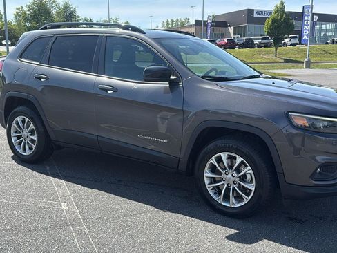 Used 2022 Jeep Cherokee Latitude Lux w/ Sun & Sound Group AWD/4WD image 2