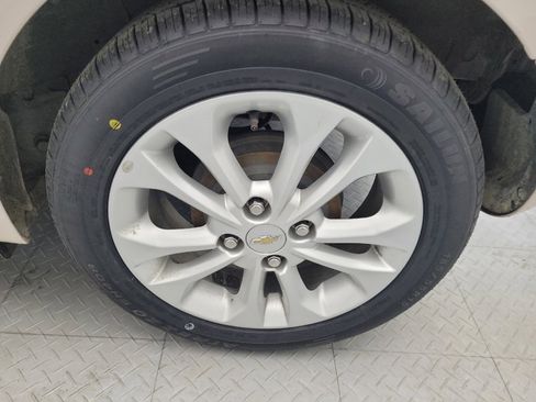 Used 2021 Chevrolet Spark LT image 31