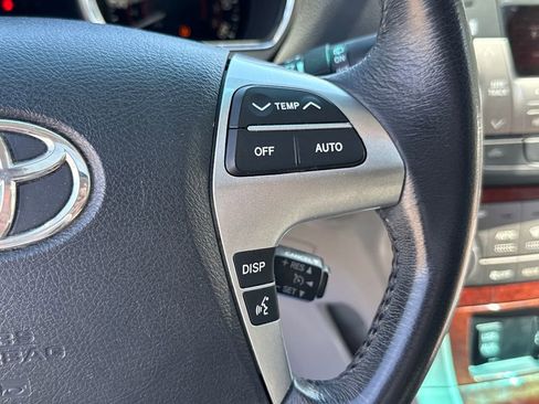 Used 2012 Toyota Highlander Limited w/ Tow Pkg AWD/4WD image 22