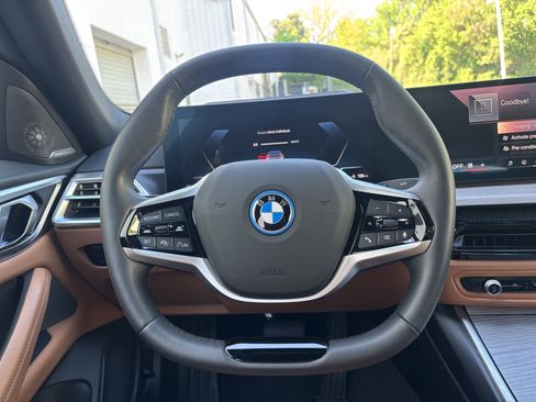 Used 2025 BMW i4 eDrive40 image 9