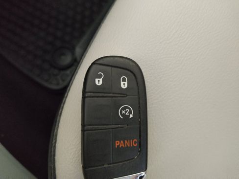 Used 2018 Jeep Compass Latitude w/ Cold Weather Group AWD/4WD image 32