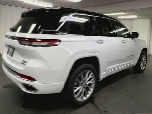 Used 2025 Jeep Grand Cherokee Summit AWD/4WD image 8