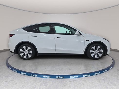 Used 2022 Tesla Model Y Long Range image 6