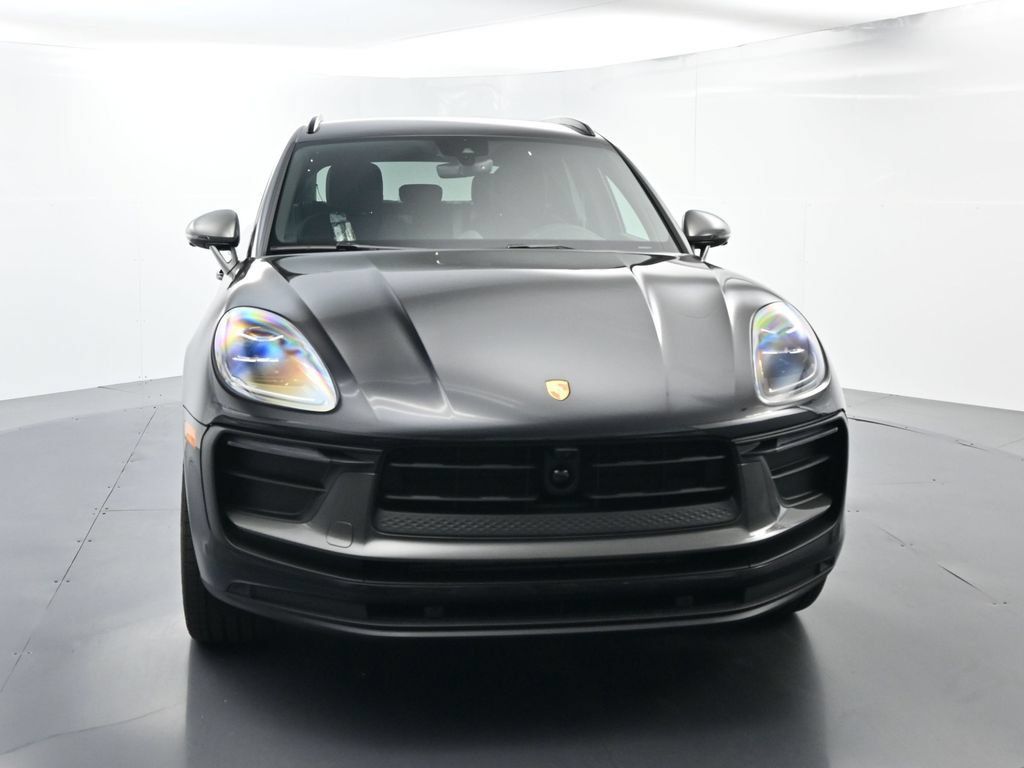 Certified 2026 Porsche Macan Turbo AWD/4WD image 18