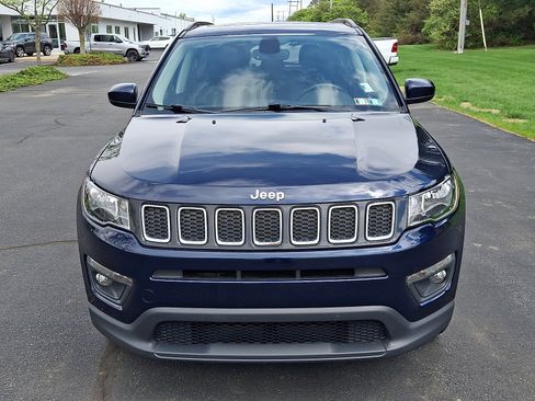 Certified 2019 Jeep Compass Latitude w/ Popular Equipment Group AWD/4WD image 2