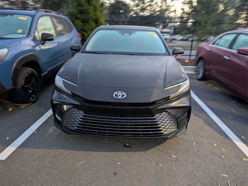 Used 2025 Toyota Camry XLE image 2