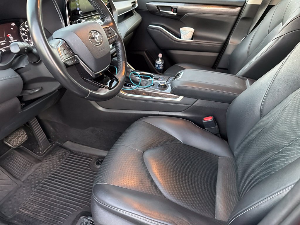 Used 2021 Toyota Highlander Limited AWD/4WD image 26