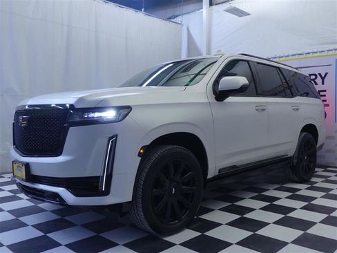 Used 2021 Cadillac Escalade Premium Luxury Platinum image 4