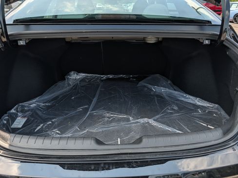 Used 2025 Hyundai Elantra Limited w/ Cargo Package FWD image 16