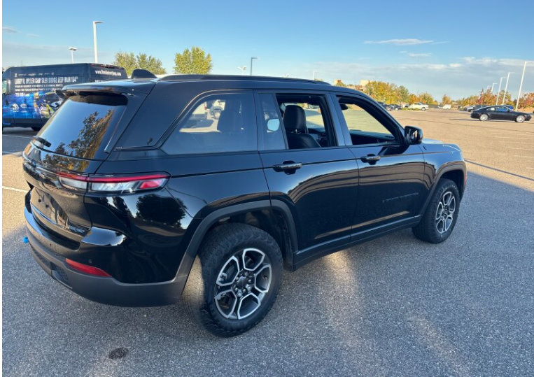Used 2024 Jeep Grand Cherokee Trailhawk w/ Advanced Protech Group II AWD/4WD image 2