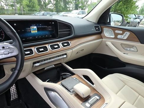 Used 2023 Mercedes-Benz GLS 450 4MATIC image 17