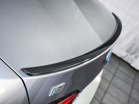 Used 2025 BMW i5 M60 w/ Executive Package image 95