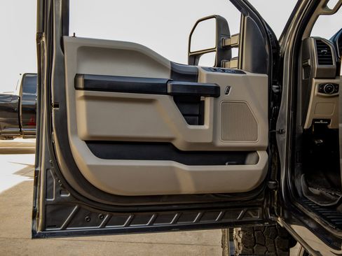 Used 2019 Ford F250 XL w/ STX Appearance Package image 33