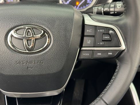 Used 2022 Toyota Highlander XSE image 21