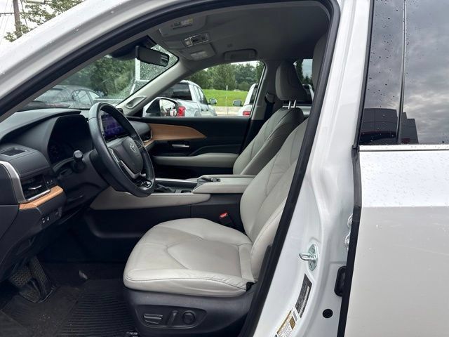 Certified 2024 Toyota Grand Highlander AWD image 18