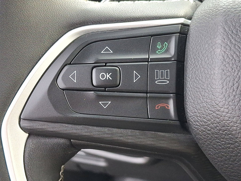 Used 2023 Jeep Grand Cherokee Altitude AWD/4WD image 23