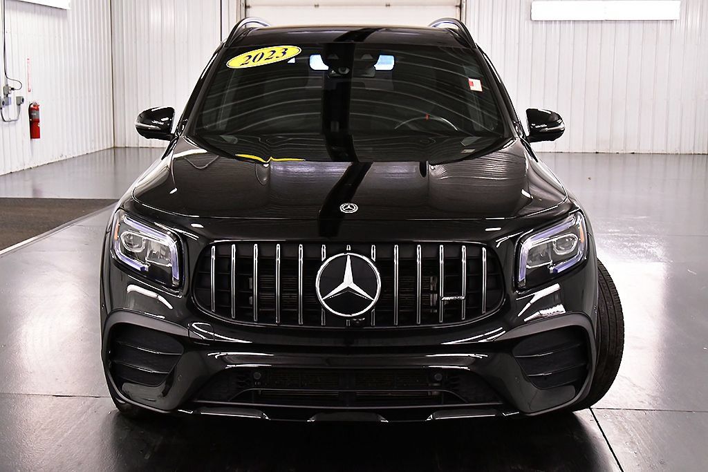 Used 2023 Mercedes-Benz GLB 35 AMG 4MATIC image 2